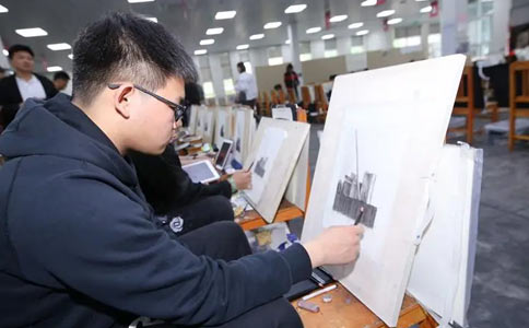 南京艺之行艺术培训学校老师负责手把手从基础素描、色彩、速写开始教学