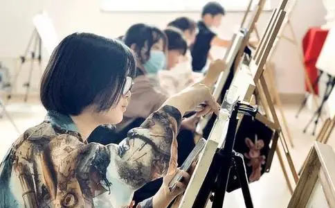 南京艺之行艺术培训学校为美术基础薄弱的高二、高三生开设了美术艺考导师精品课程